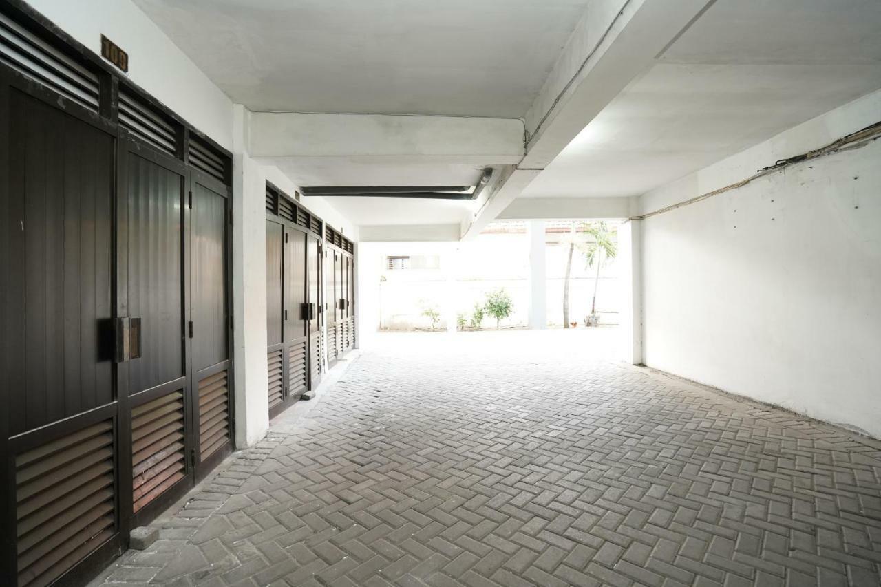 Oyo 1449 Istana Permata Dinoyo سورابايا المظهر الخارجي الصورة
